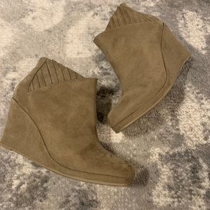 Suede camel wedge booties